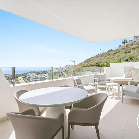 Vivi Homes - Golf Dream - Pool - Terrace - Golf アパート